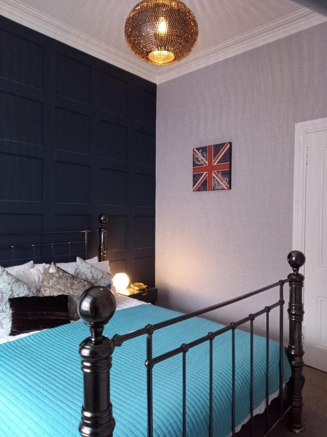 On Yer Bike & Gone Fishin Villa Millport Bagian luar foto